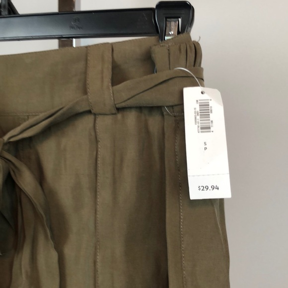 Olive green skirt with tie and deep pockets NWT - Picture 2 of 3